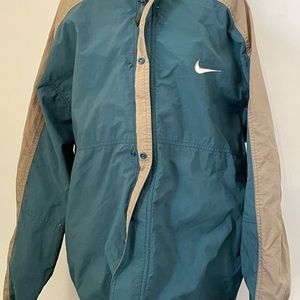 VINTAGE NIKE WINDBREAKER